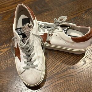 GOLDEN GOOSE HI STAR LOW-TOP LEATHER SNEAKERS
